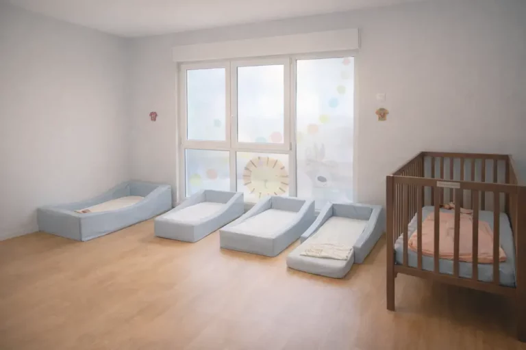 Chambre de bébé lumineuse et apaisante Villepinte